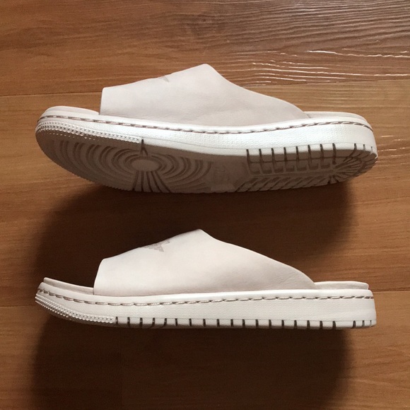 NWT Nike Air Jordan Beige Sandals. Size 7. - Picture 2 of 8